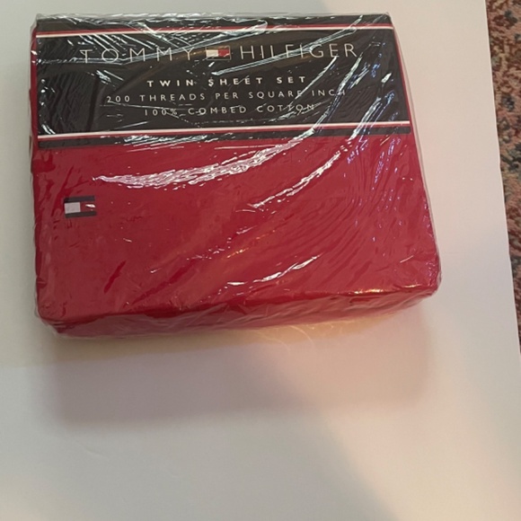 Tommy Hilfiger Red Cotton Twin Sheet Ser - Picture 2 of 6